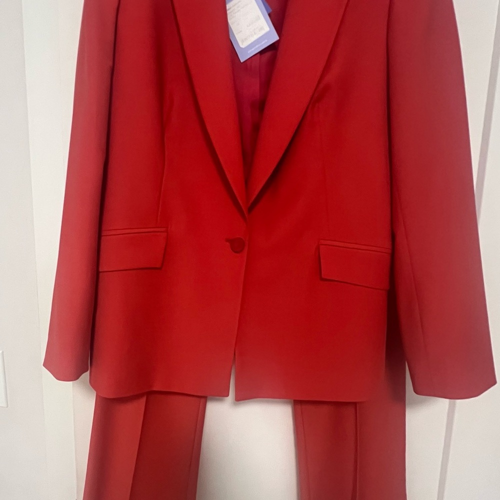 Stunning Women two pieces Red Suit - Picture 2 of 8